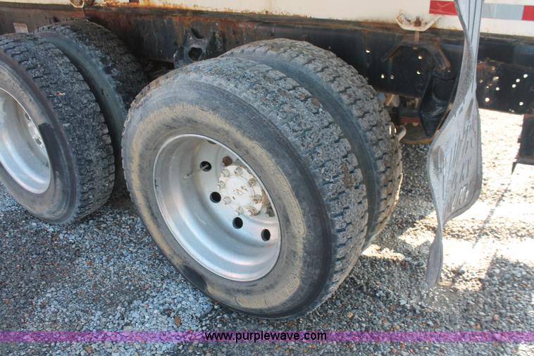 image for item I7885 1990 International 8300 tender truck