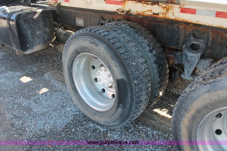 image for item I7885 1990 International 8300 tender truck