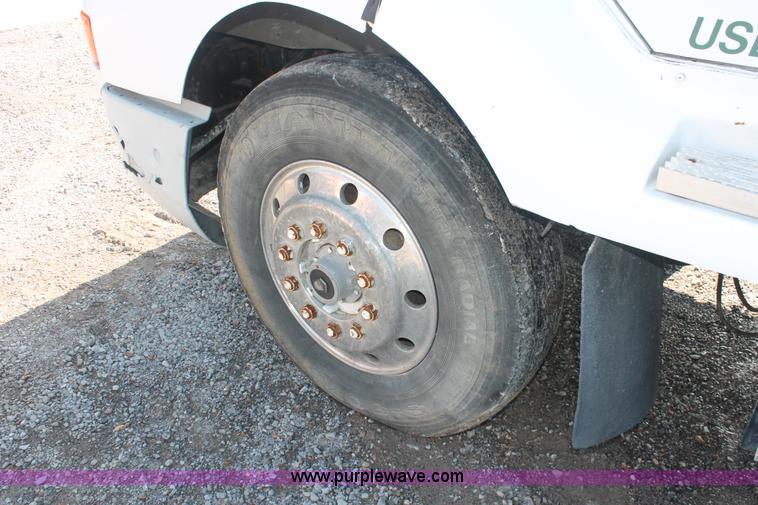 image for item I7885 1990 International 8300 tender truck