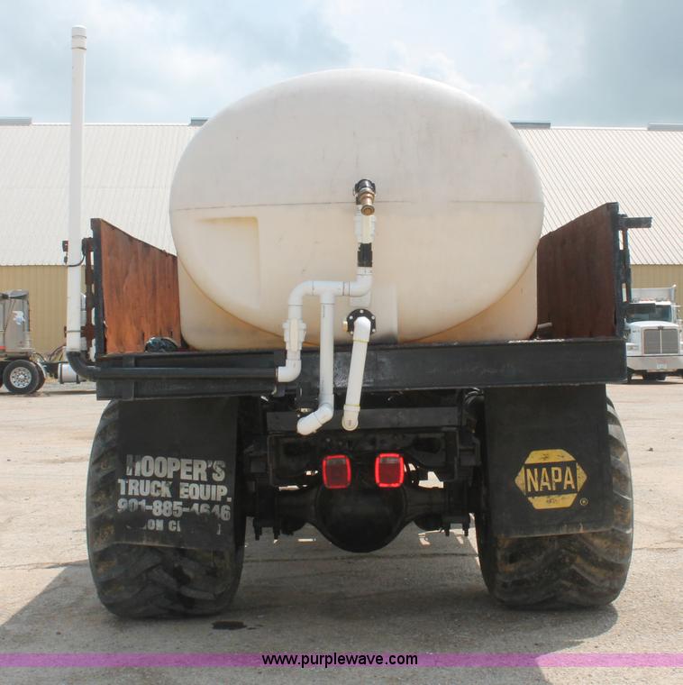 image for item I7886 1993 International 8100 floater water truck