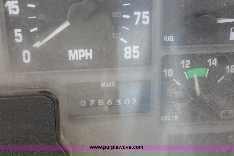 image for item I7886 1993 International 8100 floater water truck