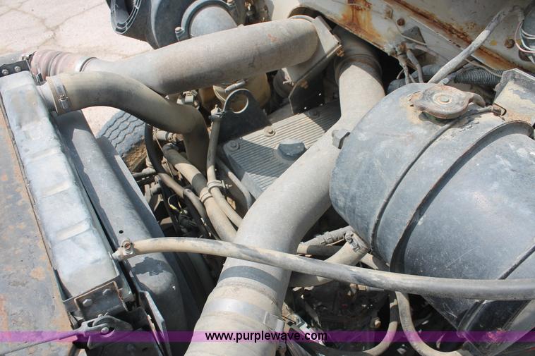 image for item I7886 1993 International 8100 floater water truck