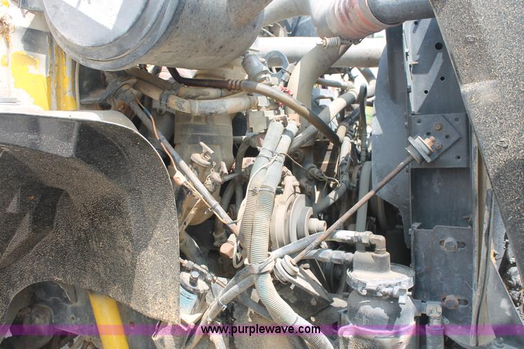 image for item I7886 1993 International 8100 floater water truck