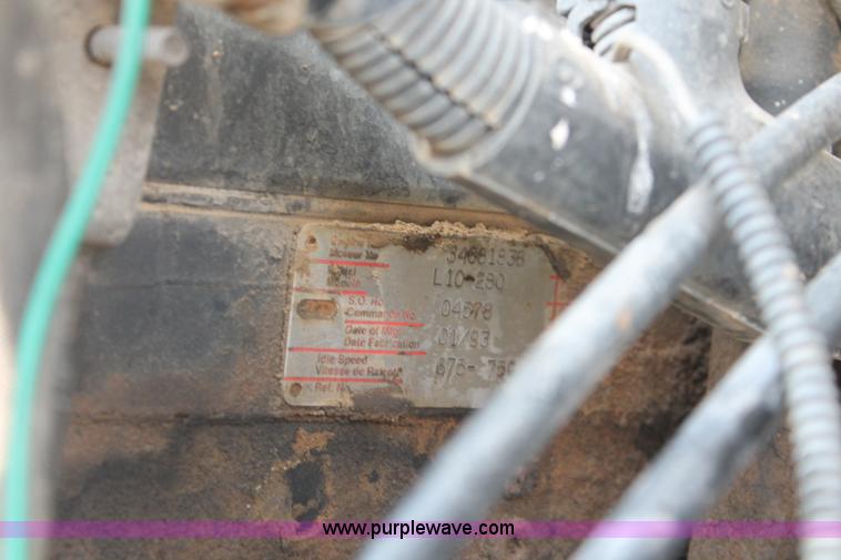 image for item I7886 1993 International 8100 floater water truck