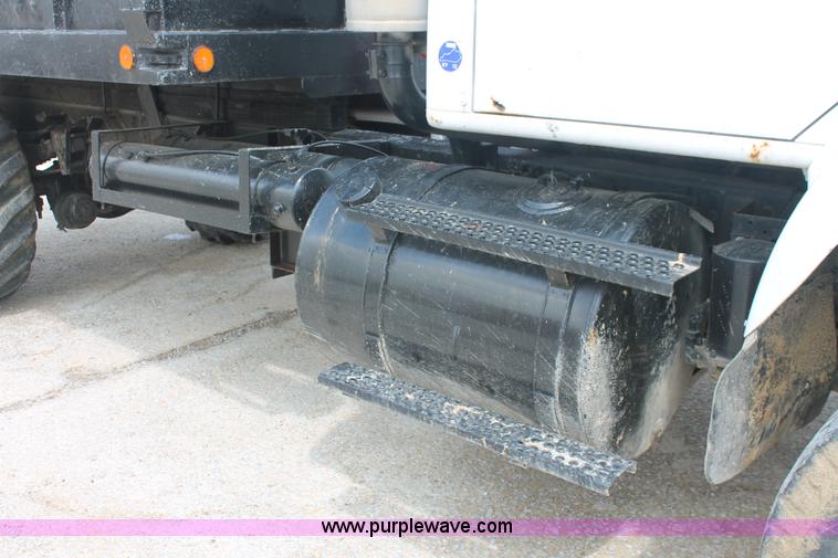 image for item I7886 1993 International 8100 floater water truck