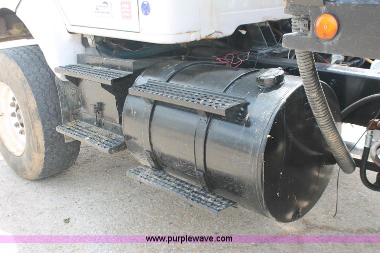 image for item I7886 1993 International 8100 floater water truck