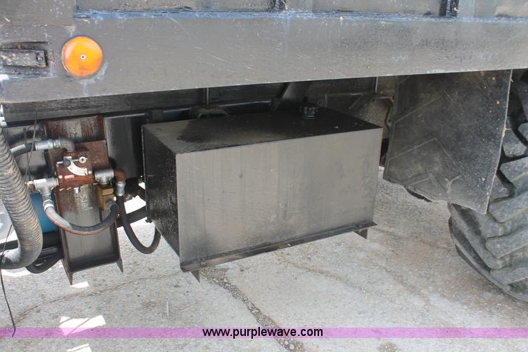 image for item I7886 1993 International 8100 floater water truck