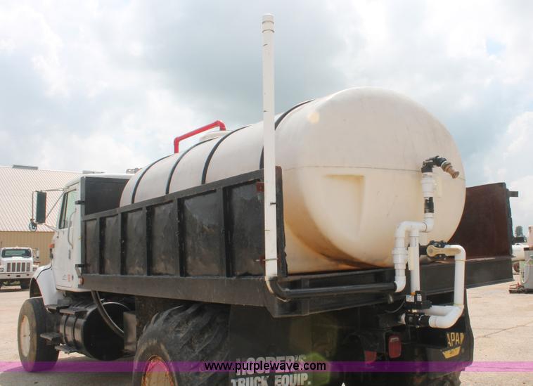 image for item I7886 1993 International 8100 floater water truck