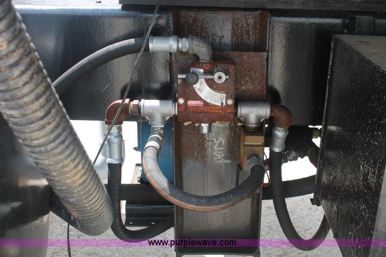 image for item I7886 1993 International 8100 floater water truck