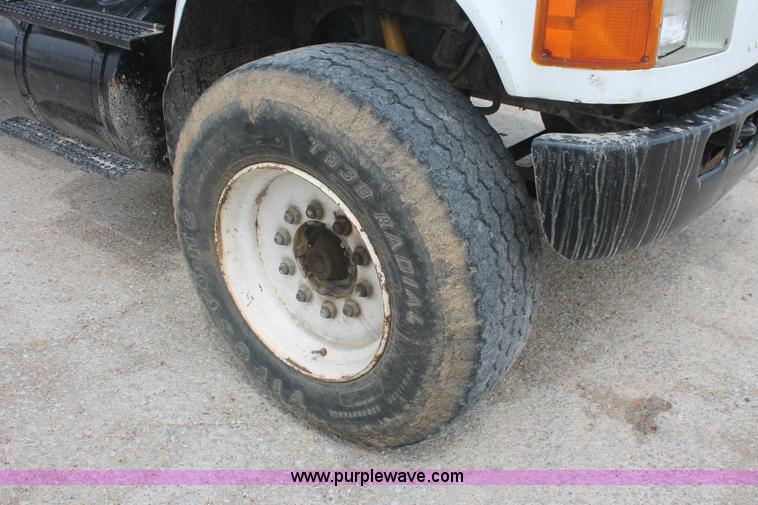 image for item I7886 1993 International 8100 floater water truck