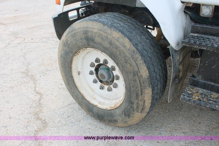 image for item I7886 1993 International 8100 floater water truck