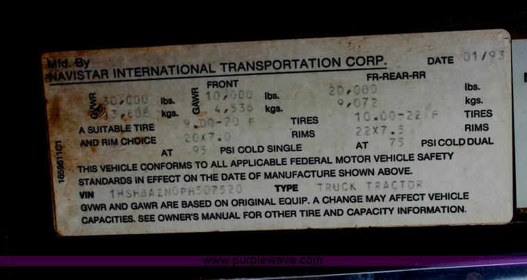 image for item I7886 1993 International 8100 floater water truck