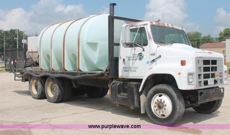 image for item I7887 1988 International F-2375 flatbed water truck