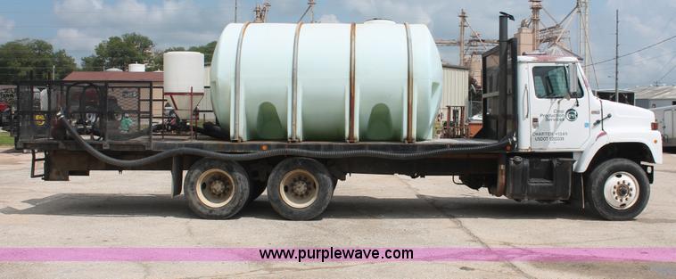 image for item I7887 1988 International F-2375 flatbed water truck