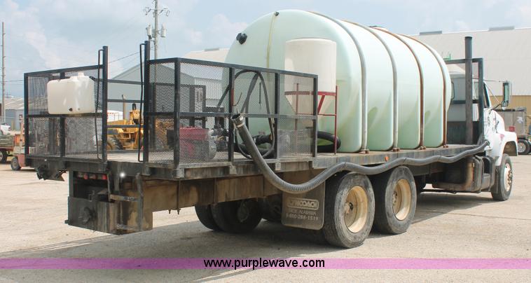 image for item I7887 1988 International F-2375 flatbed water truck