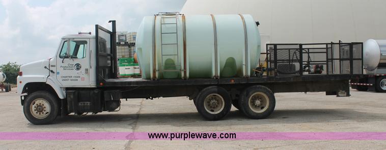 image for item I7887 1988 International F-2375 flatbed water truck