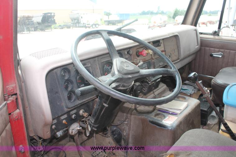 image for item I7887 1988 International F-2375 flatbed water truck