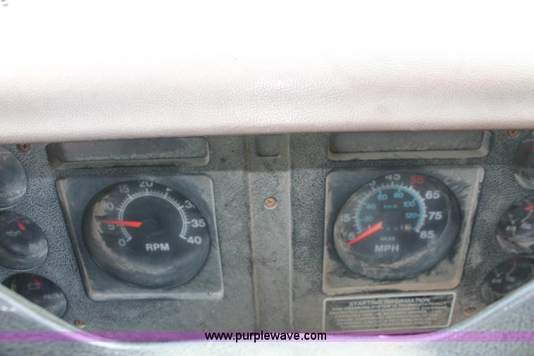 image for item I7887 1988 International F-2375 flatbed water truck