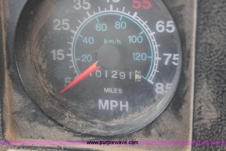 image for item I7887 1988 International F-2375 flatbed water truck