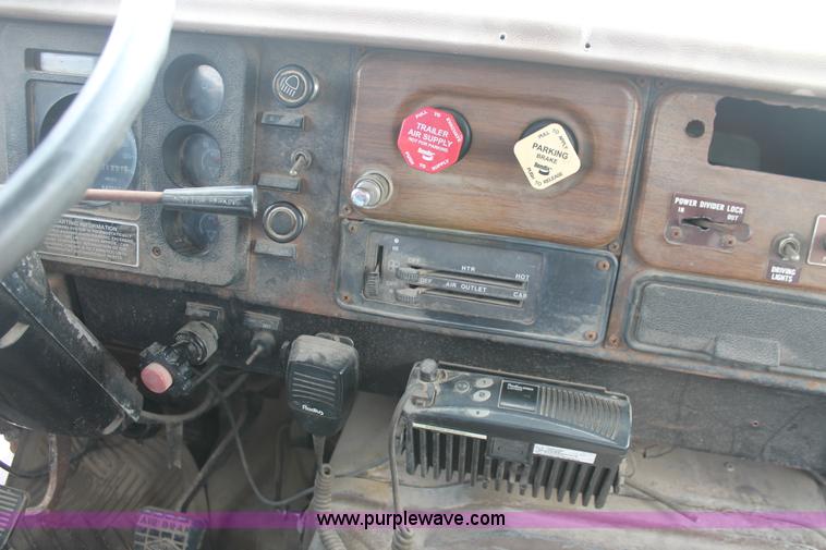 image for item I7887 1988 International F-2375 flatbed water truck