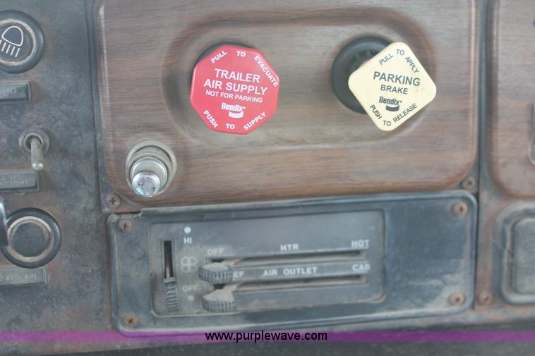 image for item I7887 1988 International F-2375 flatbed water truck