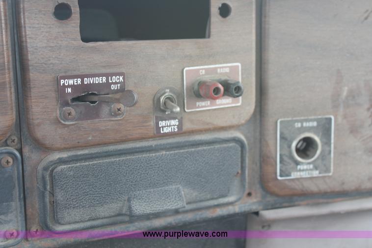 image for item I7887 1988 International F-2375 flatbed water truck