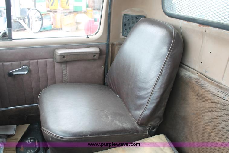 image for item I7887 1988 International F-2375 flatbed water truck