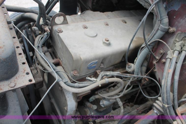 image for item I7887 1988 International F-2375 flatbed water truck