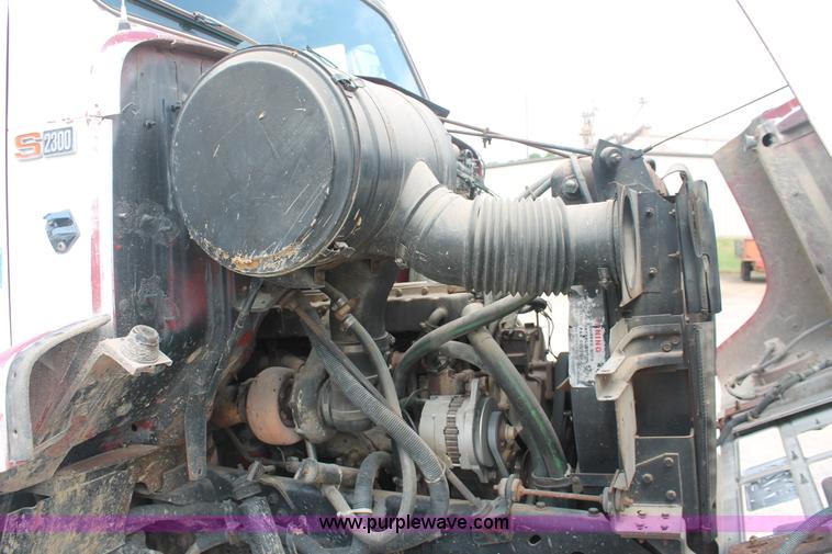 image for item I7887 1988 International F-2375 flatbed water truck