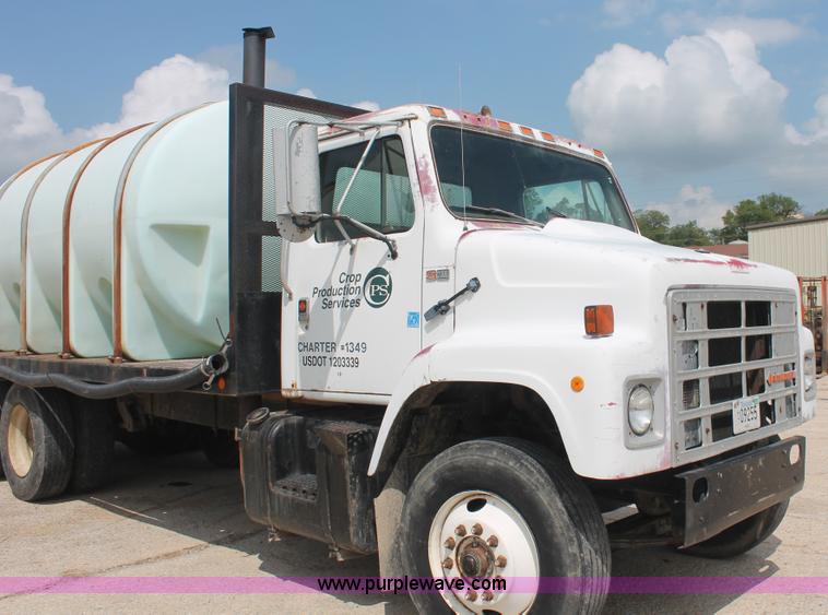 image for item I7887 1988 International F-2375 flatbed water truck