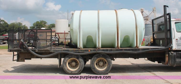 image for item I7887 1988 International F-2375 flatbed water truck