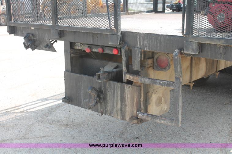 image for item I7887 1988 International F-2375 flatbed water truck