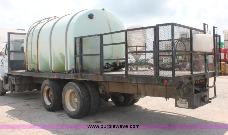 image for item I7887 1988 International F-2375 flatbed water truck