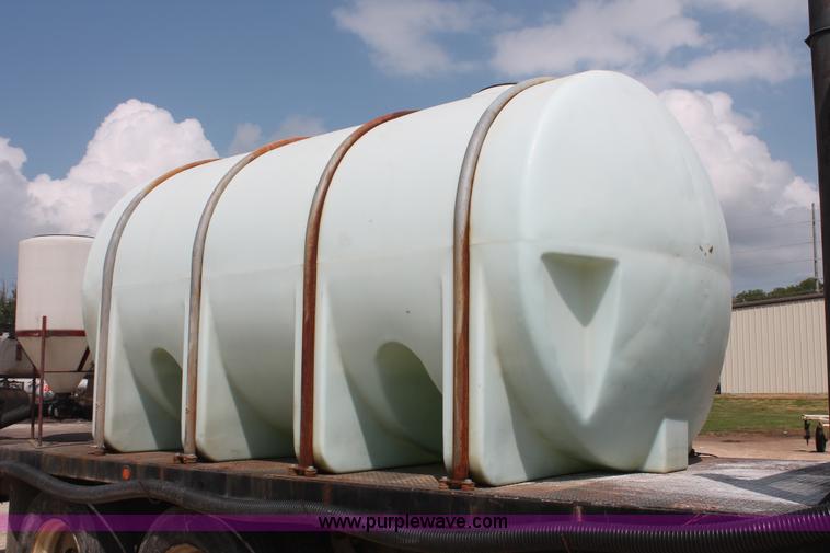 image for item I7887 1988 International F-2375 flatbed water truck