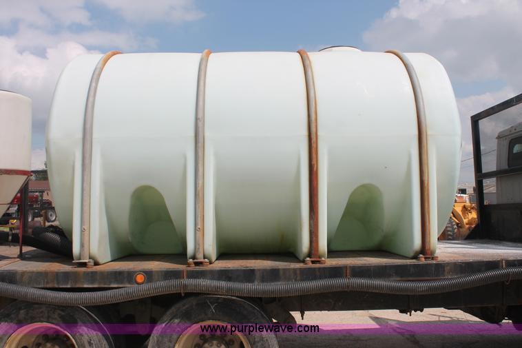 image for item I7887 1988 International F-2375 flatbed water truck