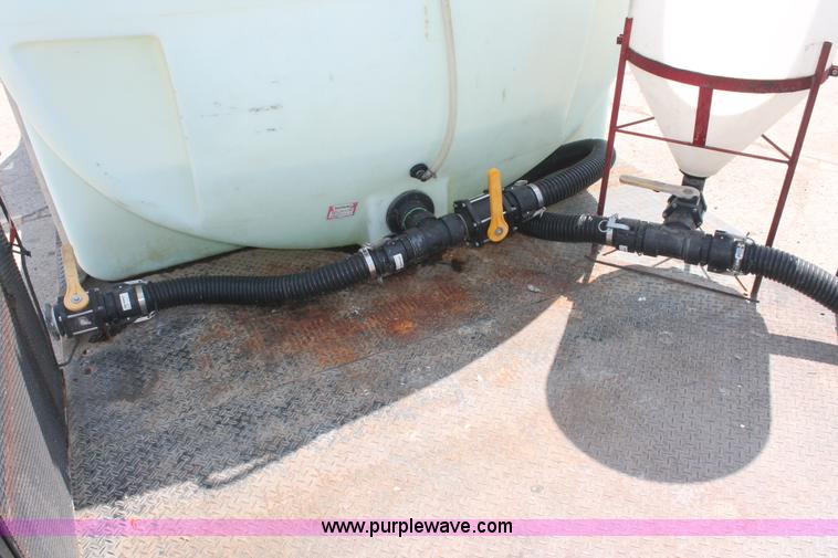 image for item I7887 1988 International F-2375 flatbed water truck