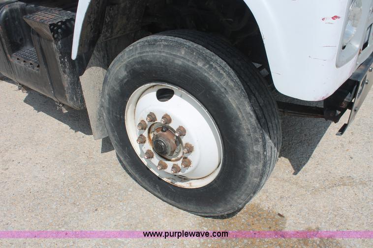 image for item I7887 1988 International F-2375 flatbed water truck