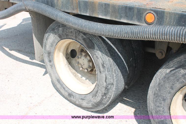 image for item I7887 1988 International F-2375 flatbed water truck