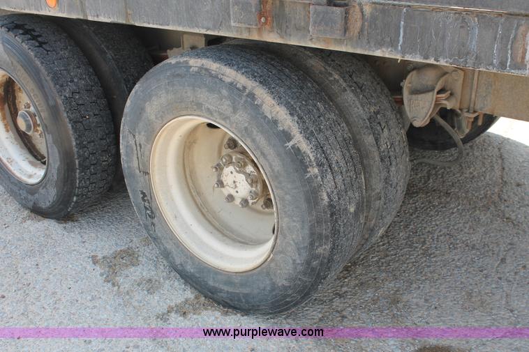 image for item I7887 1988 International F-2375 flatbed water truck