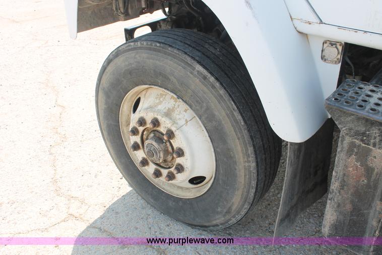 image for item I7887 1988 International F-2375 flatbed water truck