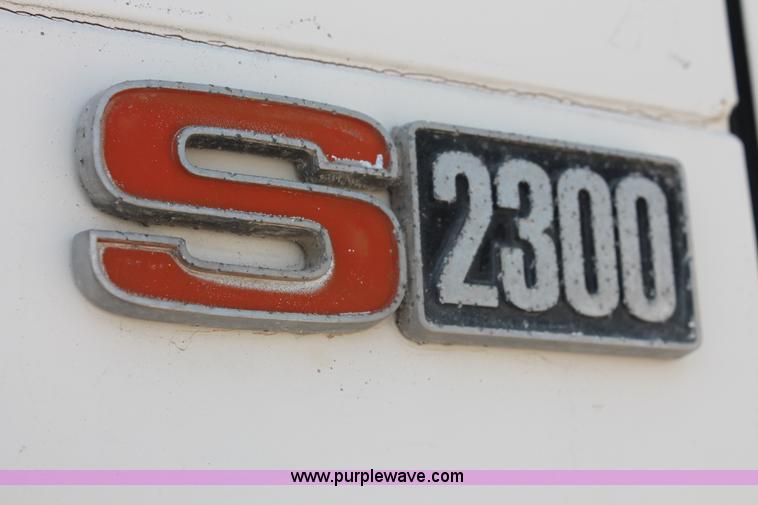 image for item I7887 1988 International F-2375 flatbed water truck