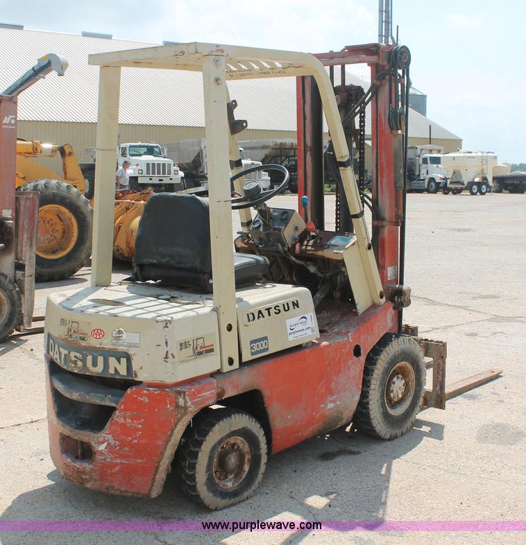 image for item I7888 Nissan Datsun 3000 forklift