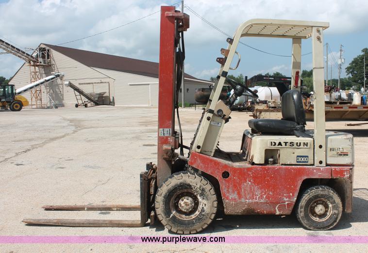 image for item I7888 Nissan Datsun 3000 forklift