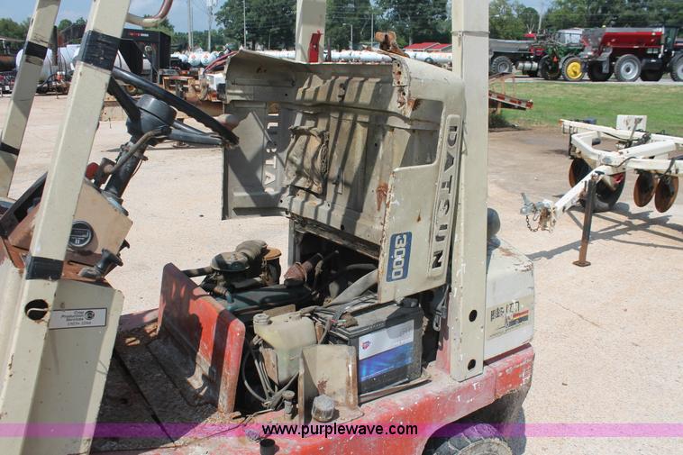 image for item I7888 Nissan Datsun 3000 forklift