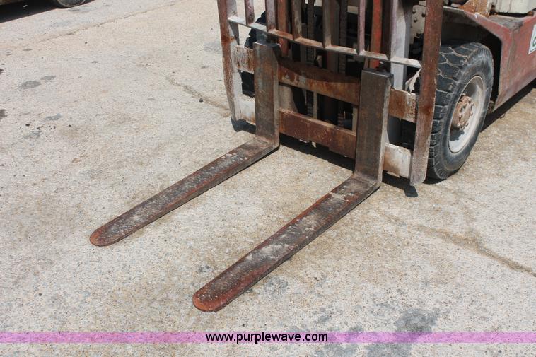 image for item I7889 Nissan Datsun 4000 forklift