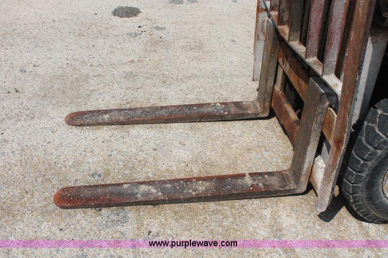 image for item I7889 Nissan Datsun 4000 forklift