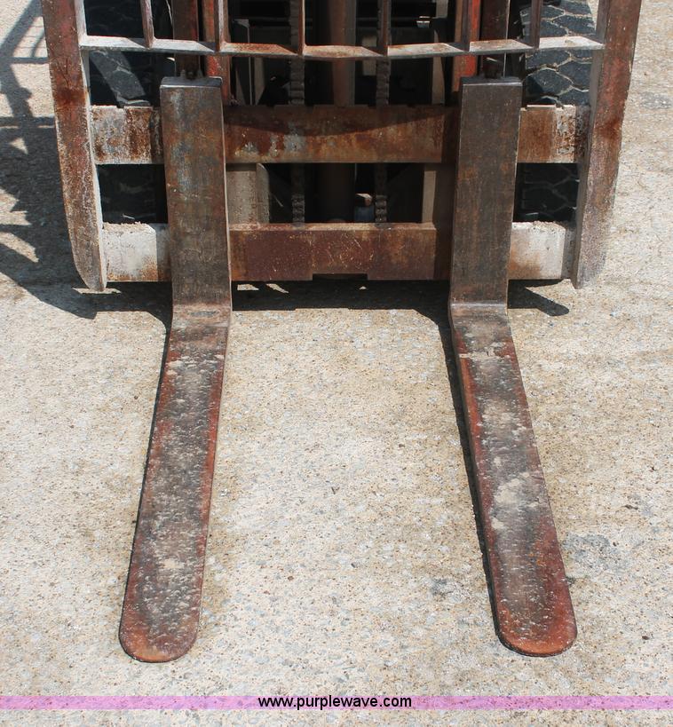 image for item I7889 Nissan Datsun 4000 forklift