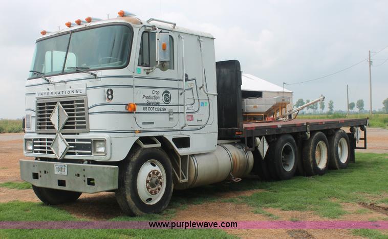 image for item I7895 1982 International Eagle cab over tri axle flatbed truck