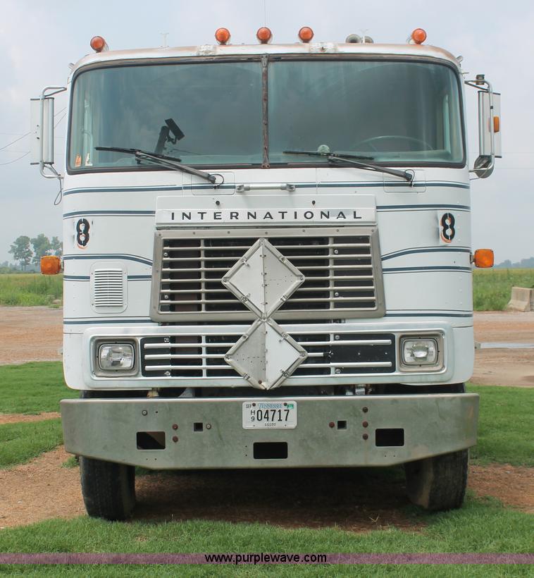 image for item I7895 1982 International Eagle cab over tri axle flatbed truck