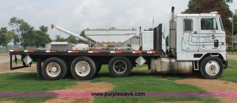 image for item I7895 1982 International Eagle cab over tri axle flatbed truck